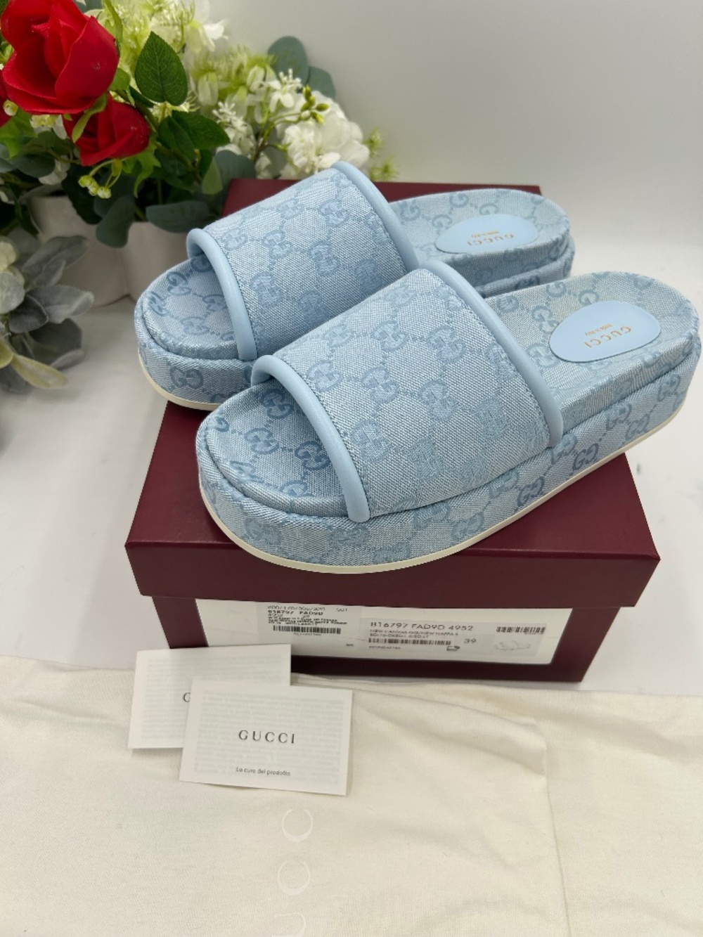Women’s Gucci canvas GG embossed platform, sandals. Size 39. Made in Italy.